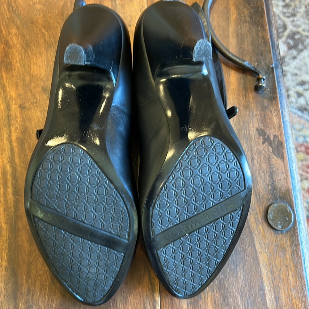 Nine West Black Pumps With Small Buckle Accent Size 71/2 - Picture 5 of 11